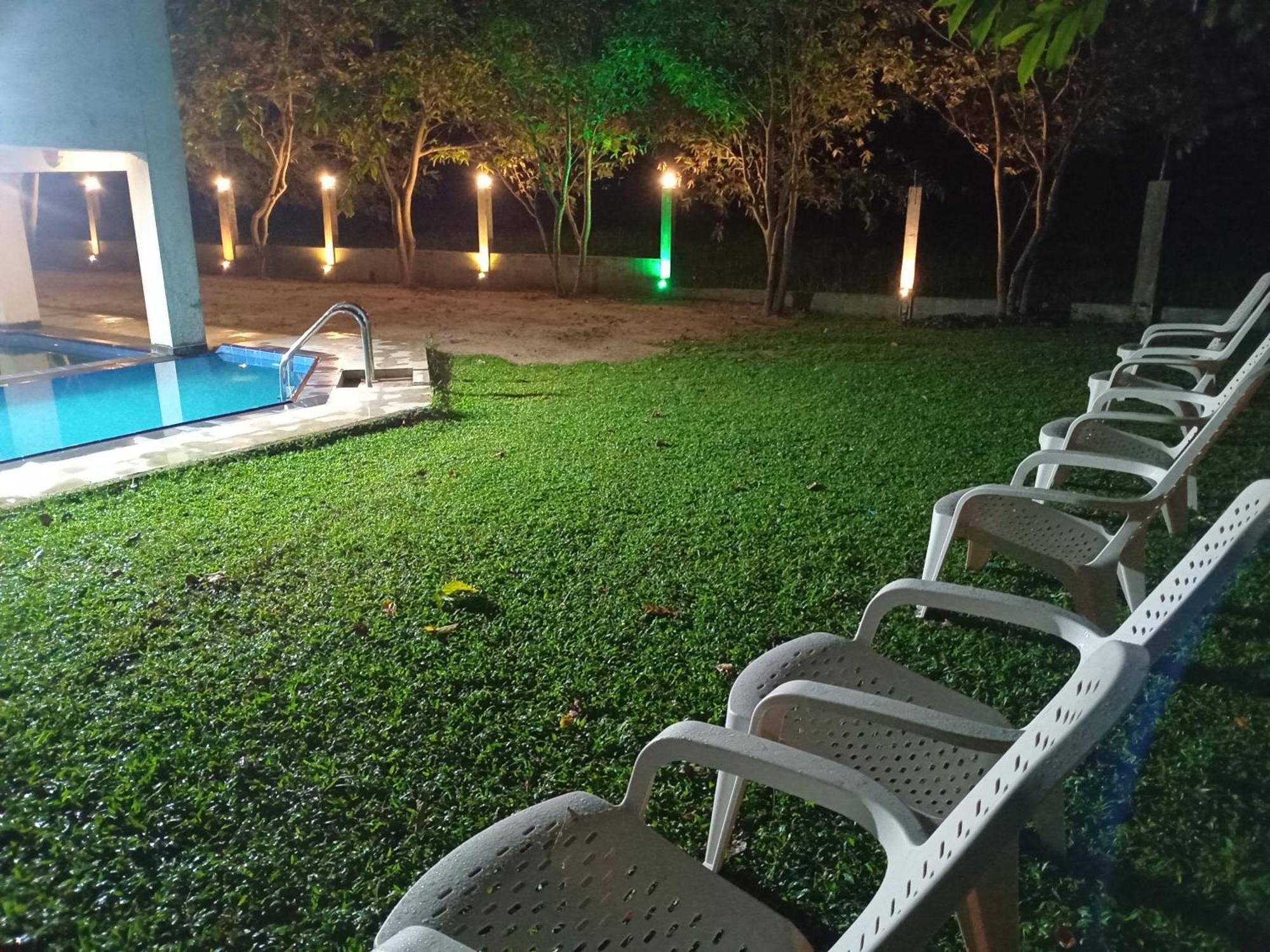 Queen'S Tower Grand Kurunegala Exterior foto